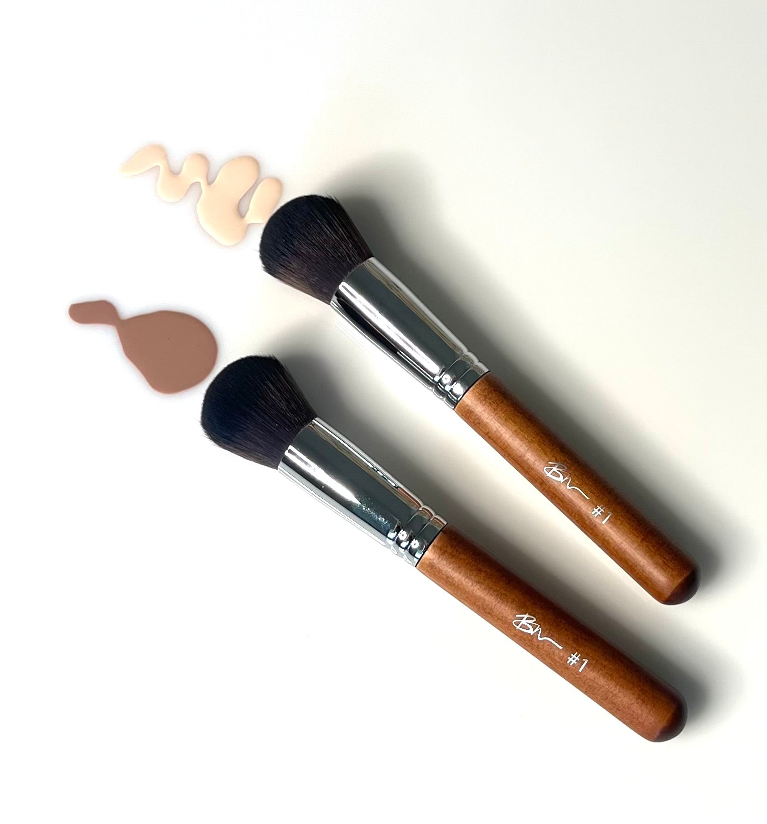Una - Foundation Essential Brush #1