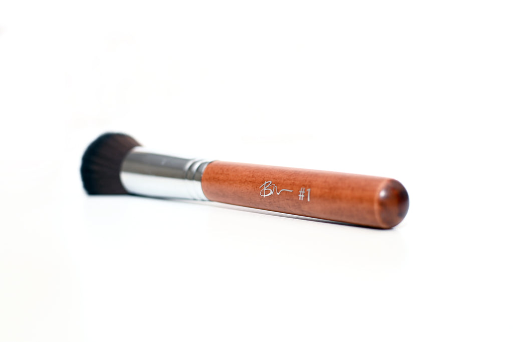 Una - Foundation Essential Brush #1