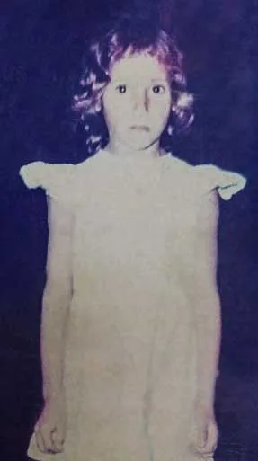 A photograph of Bruna as a child.